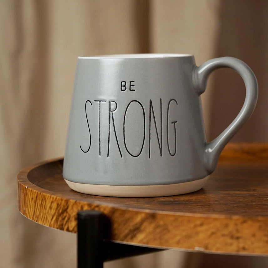Unik 'Be You' keramikk-kopp i en lys blålig tone, perfekt for en rolig stund