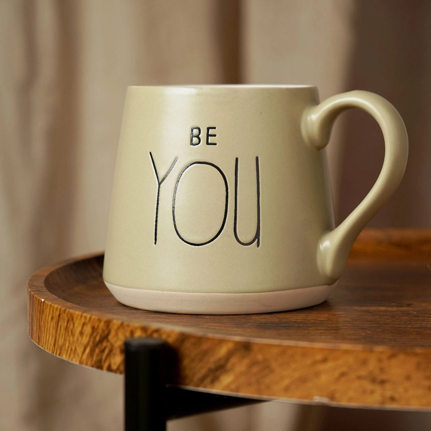 Unik 'Be You' keramikk-kopp i en grønnlig tone, perfekt for en rolig stund